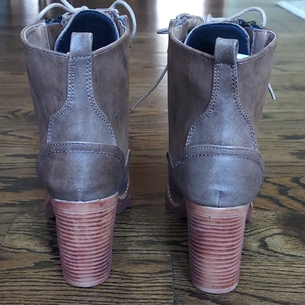 Lace-up ankle bootie with zipper closure - brown/taupe - size 7